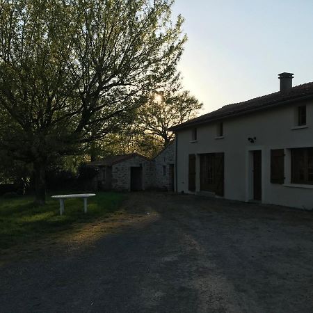 Gite A La Ferme Les Places La Chapelle-Bertrand Exterior foto